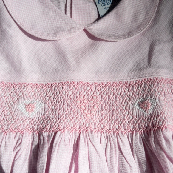 Girls size 18 months soft dress with smocked detail - Picture 2 of 3